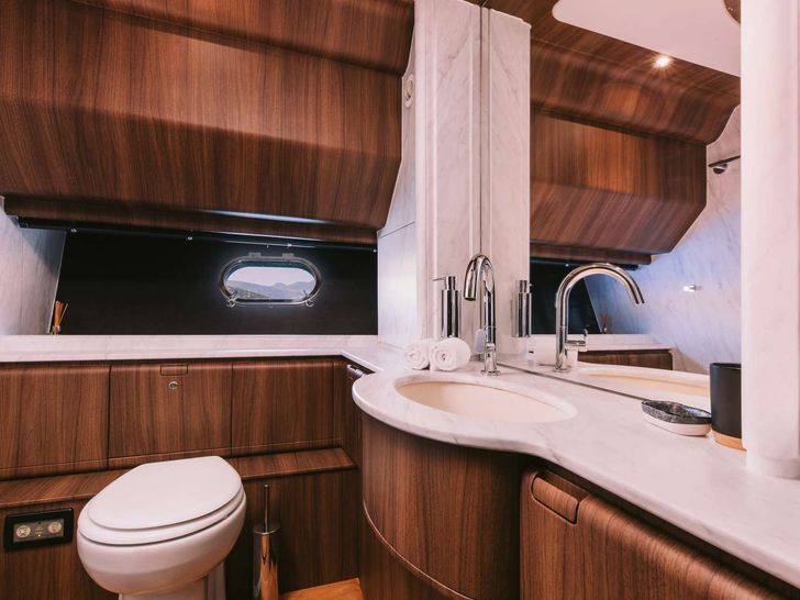 OXYGEN 8 Ferretti 80 - bathroom OXYGEN 8 Ferretti 80 - bathroom