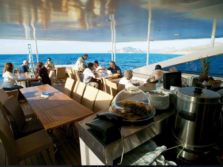 HARMONY G - Al fresco Breakfast HARMONY G - Al fresco Breakfast