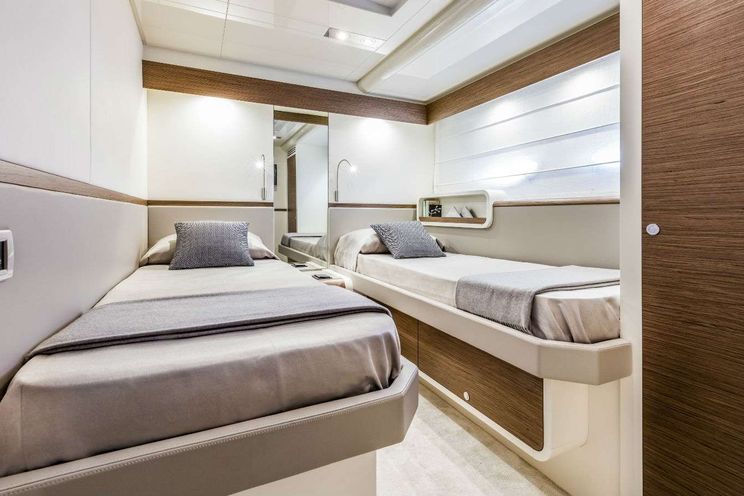 Charter Yacht BLUE MAMBA - Itama 23.5 Meter - 3 Cabins - Naples and Amalfi Coast