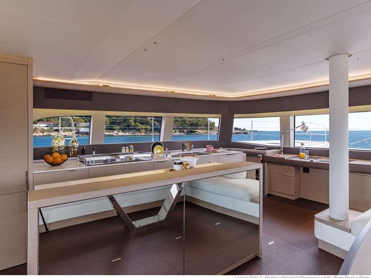 WHITE CAPS - Galley WHITE CAPS - Galley