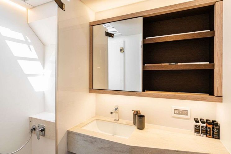 Charter Yacht WHITE CAPS - Lagoon 65 - 5 Cabins - Athens - Mykonos - Paros - Cyclades - Preveza - Lefkas - Greece