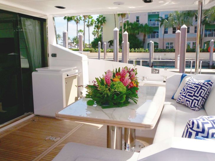 LIQUID ASSET - Azimut 66,aft deck wider view LIQUID ASSET - Azimut 66,aft deck wider view