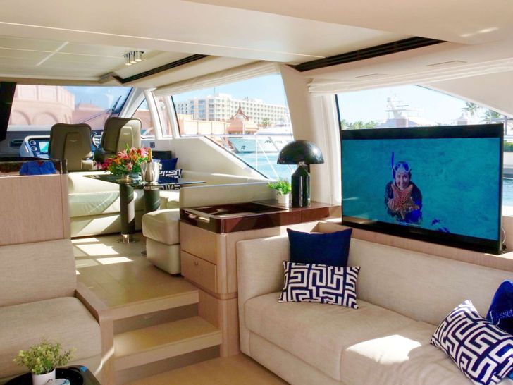 LIQUID ASSET - Azimut 66,main saloon LIQUID ASSET - Azimut 66,main saloon