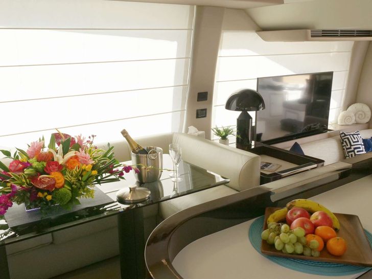 LIQUID ASSET - Azimut 66,saloon displays and TV LIQUID ASSET - Azimut 66,saloon displays and TV