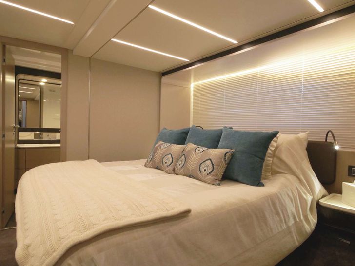 LIQUID ASSET - Azimut 66,master cabin LIQUID ASSET - Azimut 66,master cabin