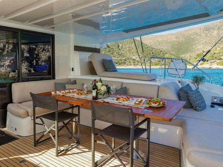 VALIUM 55 Lagoon 55 - aft alfresco dining area VALIUM 55 Lagoon 55 - aft alfresco dining area