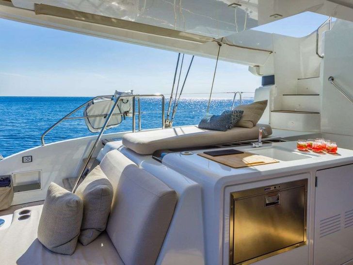 VALIUM 55 Lagoon 55 - aft deck kitchenette VALIUM 55 Lagoon 55 - aft deck kitchenette