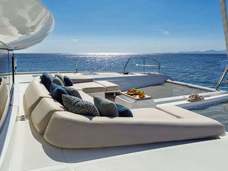 VALIUM 55 Lagoon 55 - foredeck side shot VALIUM 55 Lagoon 55 - foredeck side shot