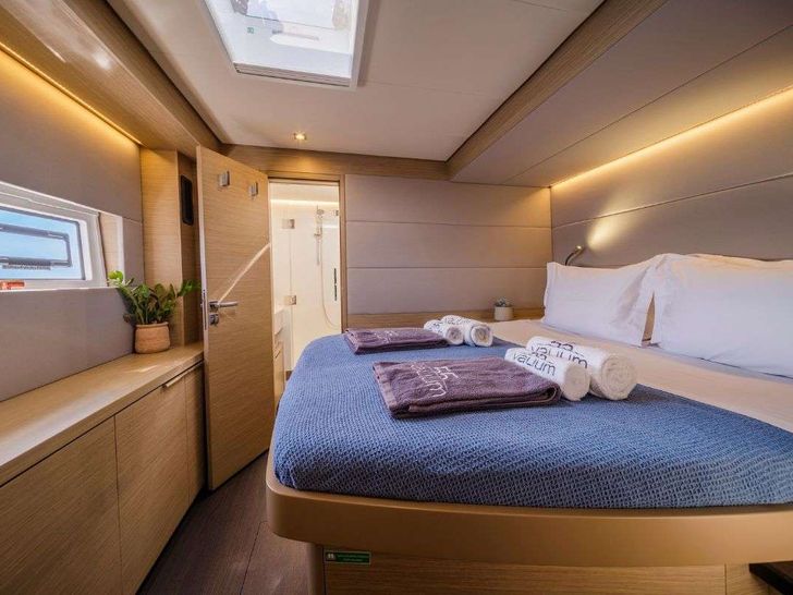 VALIUM 55 Lagoon 55 - master cabin other angle VALIUM 55 Lagoon 55 - master cabin other angle