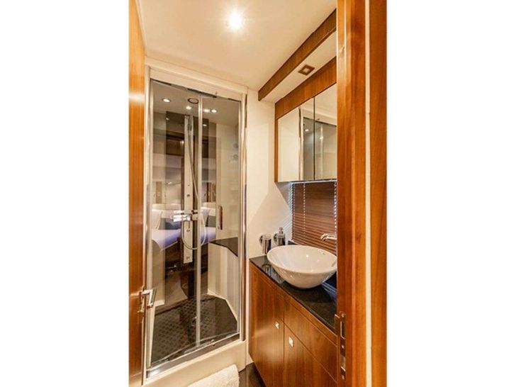 BORN TO RUN - Twin Stateroom Head BORN TO RUN - Twin Stateroom Head