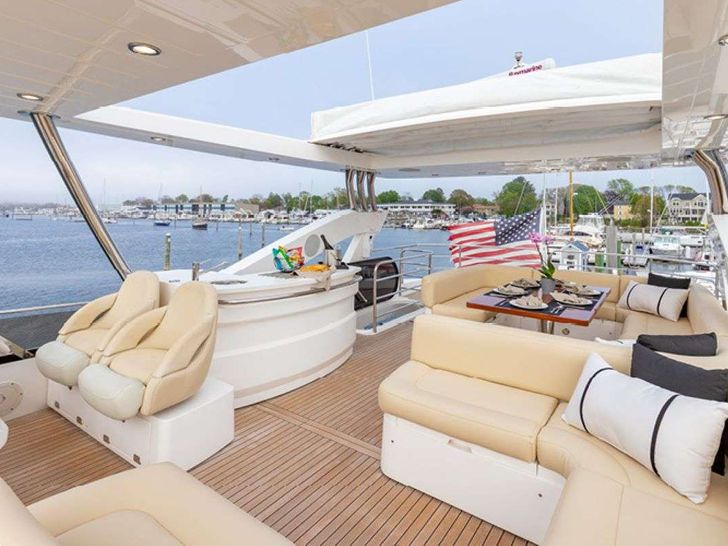 BORN TO RUN - Flybridge Seating BORN TO RUN - Flybridge Seating