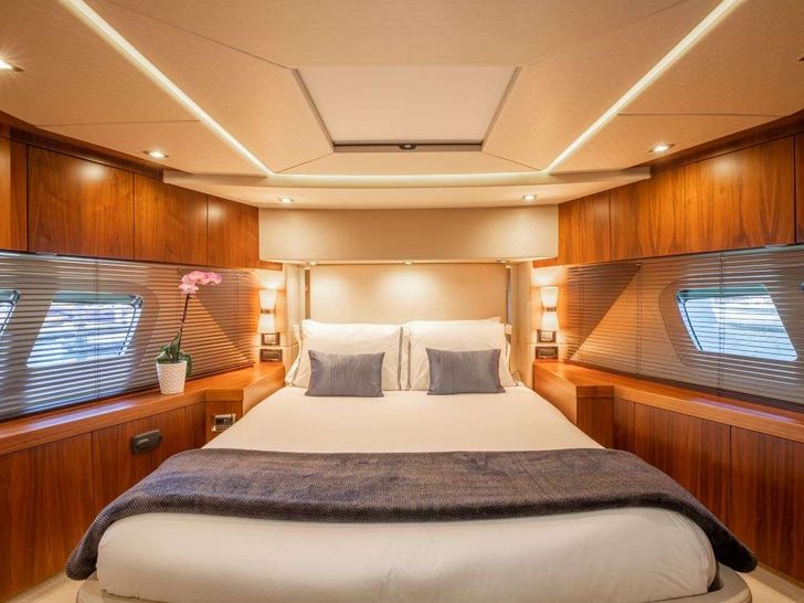 BORN TO RUN - VIP Stateroom BORN TO RUN - VIP Stateroom