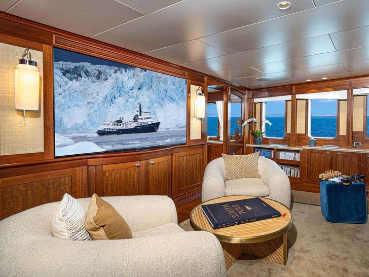 ASTERIA - Main Salon ASTERIA - Main Salon