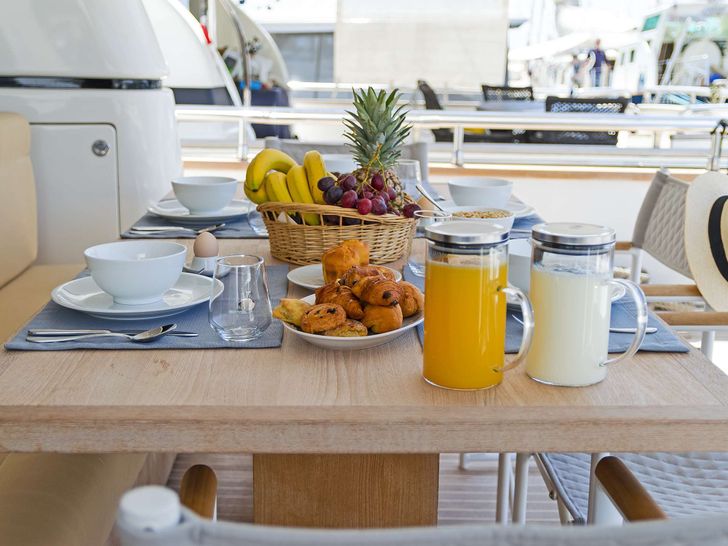 ALEGRIA Sanlorenzo 82 - aft deck alfresco dining set up ALEGRIA Sanlorenzo 82 - aft deck alfresco dining set up