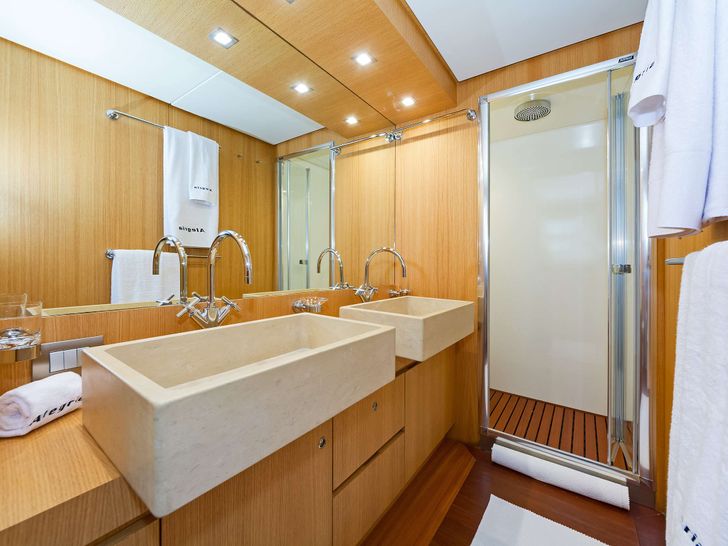 ALEGRIA Sanlorenzo 82 - master cabin bathroom ALEGRIA Sanlorenzo 82 - master cabin bathroom