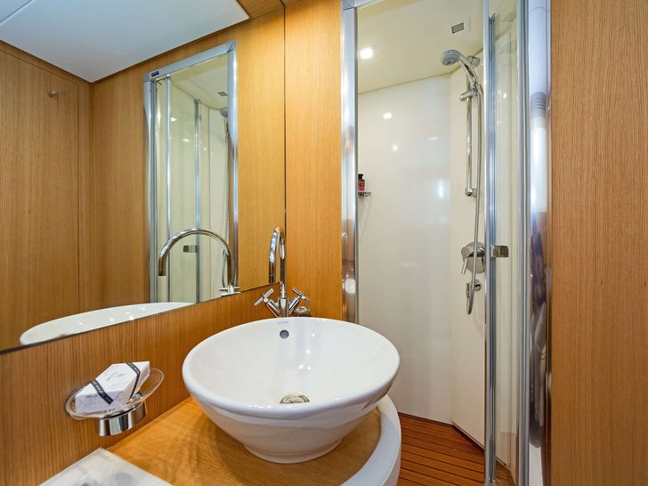 ALEGRIA Sanlorenzo 82 - VIP cabin bathroom ALEGRIA Sanlorenzo 82 - VIP cabin bathroom