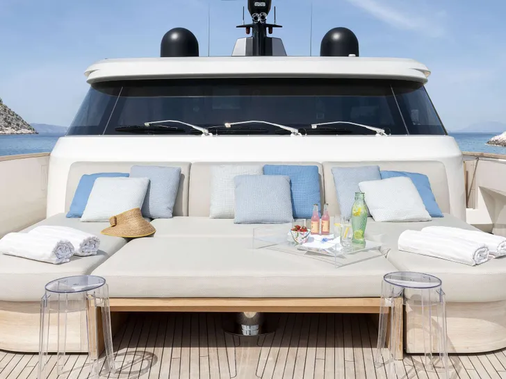 FATSA Sanlorenzo SD96 - foredeck lounge FATSA Sanlorenzo SD96 - foredeck lounge