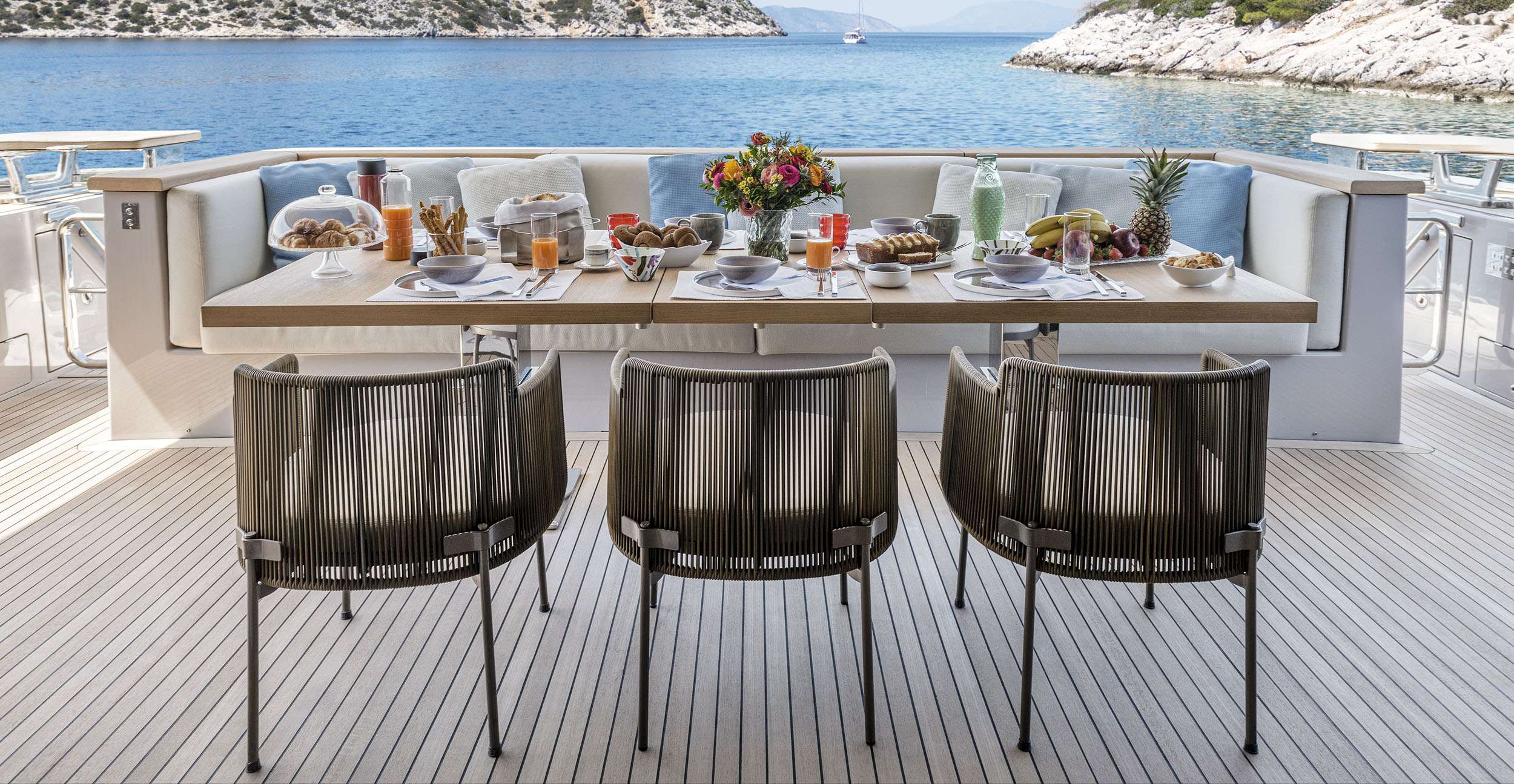 FATSA Sanlorenzo SD96 - main aft deck alfresco dining area