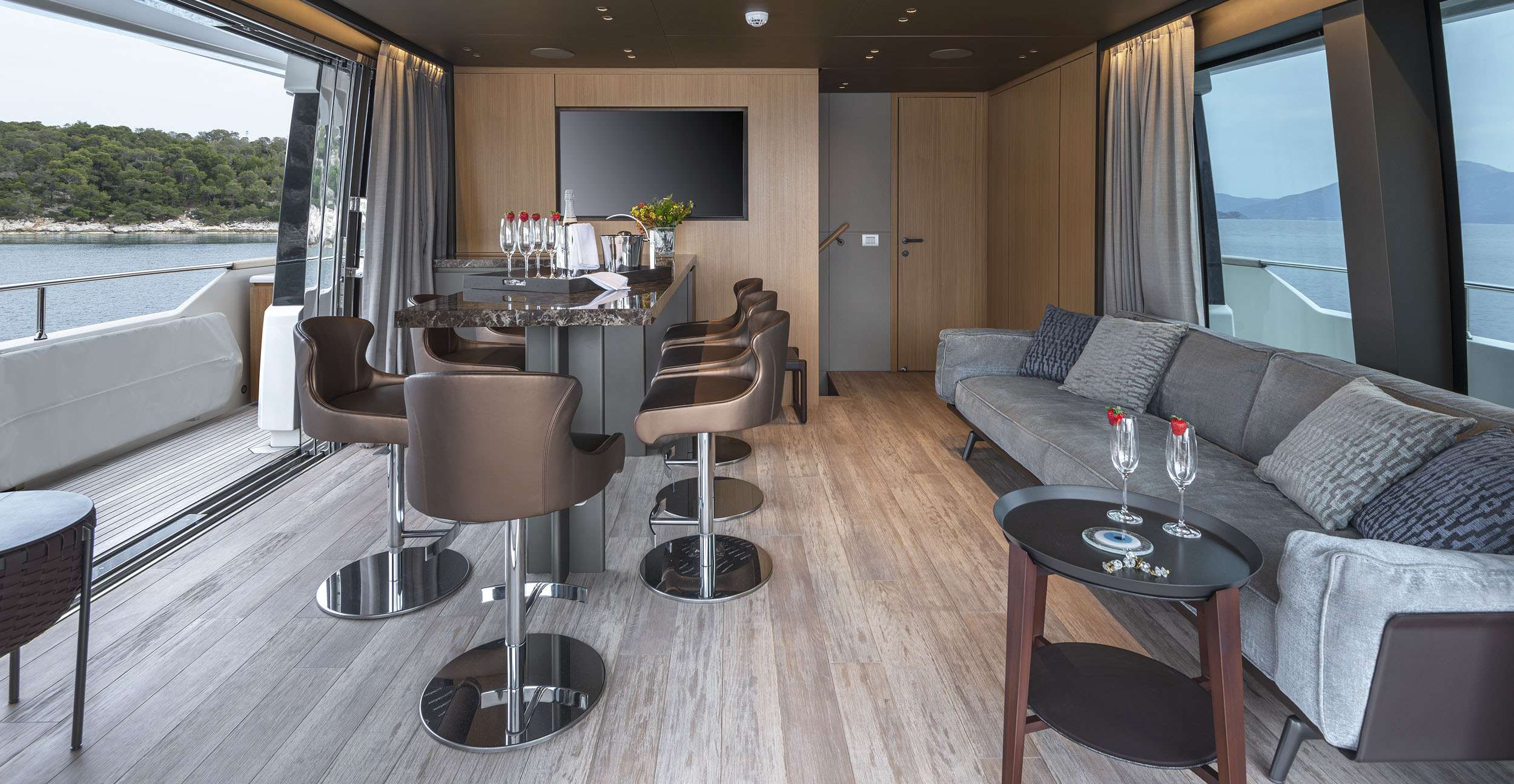 FATSA Sanlorenzo SD96 - saloon lounge and dining area