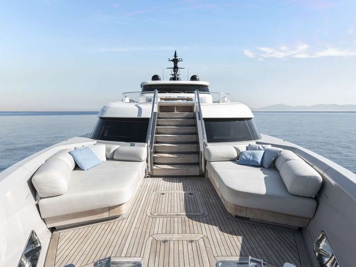 FATSA SD96 San Lorenzo Motor Yacht Foredeck area