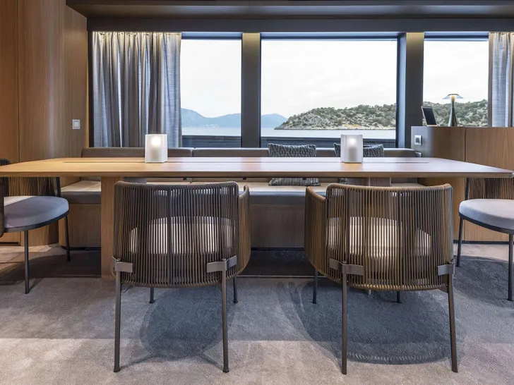 FATSA Sanlorenzo SD96 - main dining area FATSA Sanlorenzo SD96 - main dining area