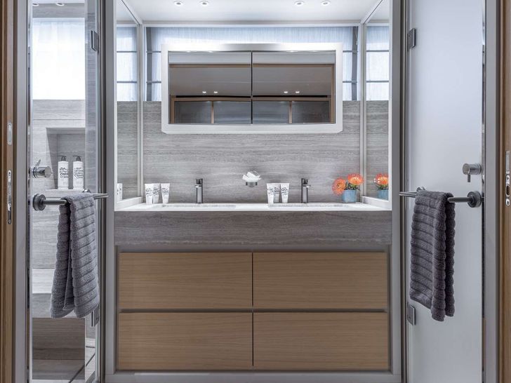 FATSA SD96 San Lorenzo Motor Yacht Master Bathroom FATSA SD96 San Lorenzo Motor Yacht Master Bathroom