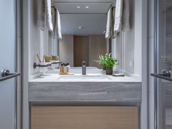 FATSA SD96 San Lorenzo Motor Yacht VIP bathroom FATSA SD96 San Lorenzo Motor Yacht VIP bathroom