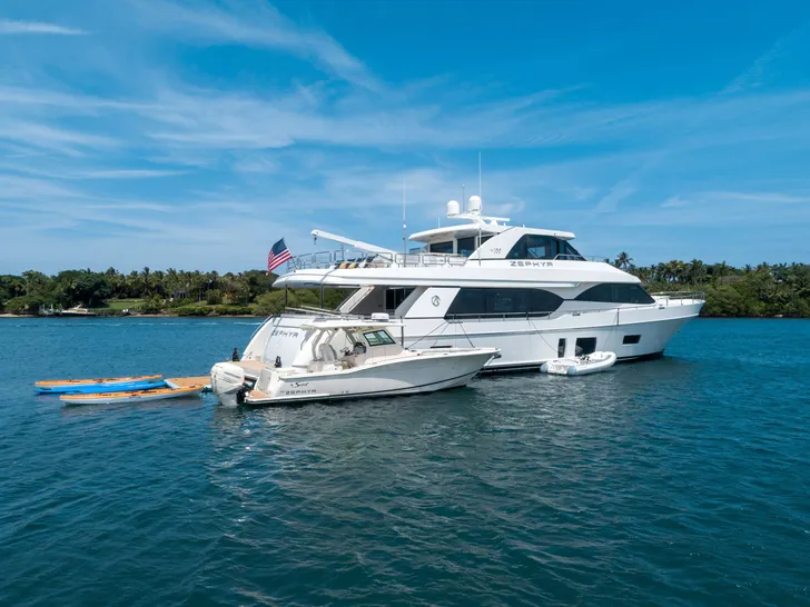 ZEPHYR Ocean Alexander 100 Crewed Motor Yacht Water Toys ZEPHYR Ocean Alexander 100 Crewed Motor Yacht Water Toys