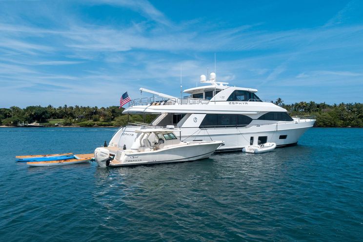 Charter Yacht ZEPHYR - Ocean Alexander 100 - 5 Cabins