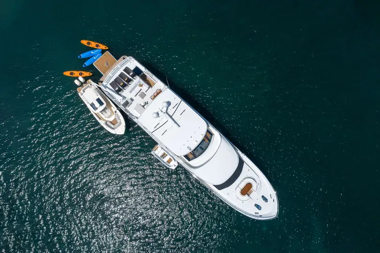 Charter Yacht ZEPHYR - Ocean Alexander 100 - 5 Cabins