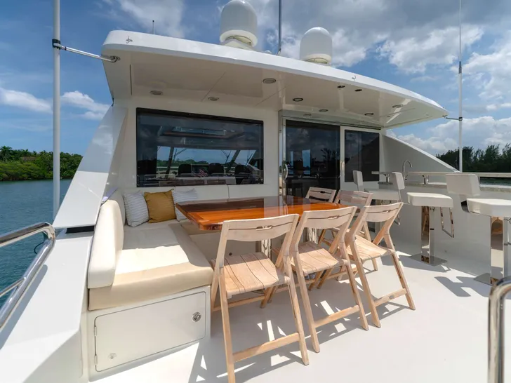ZEPHYR Ocean Alexander 100 Crewed Motor Yacht Alfresco Dining ZEPHYR Ocean Alexander 100 Crewed Motor Yacht Alfresco Dining