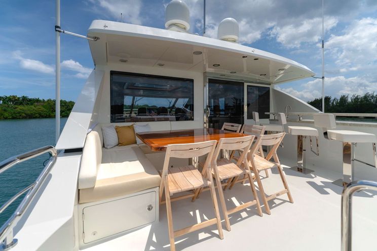 Charter Yacht ZEPHYR - Ocean Alexander 100 - 5 Cabins
