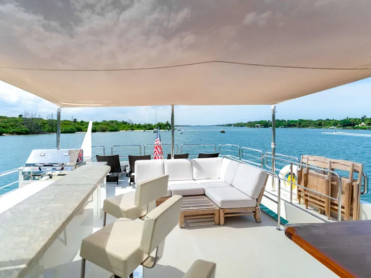 ZEPHYR Ocean Alexander 100 Crewed Motor Yacht Flybridge ZEPHYR Ocean Alexander 100 Crewed Motor Yacht Flybridge