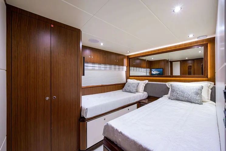Charter Yacht ZEPHYR - Ocean Alexander 100 - 5 Cabins