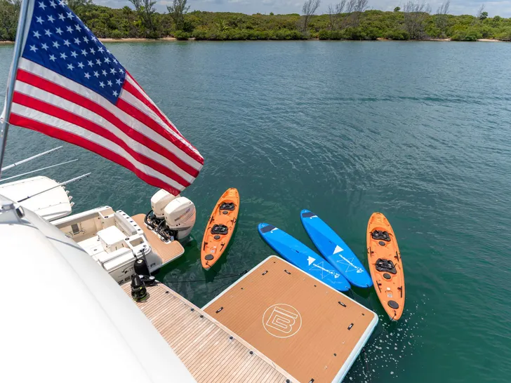 ZEPHYR Ocean Alexander 100 Crewed Motor Yacht Water Toys ZEPHYR Ocean Alexander 100 Crewed Motor Yacht Water Toys