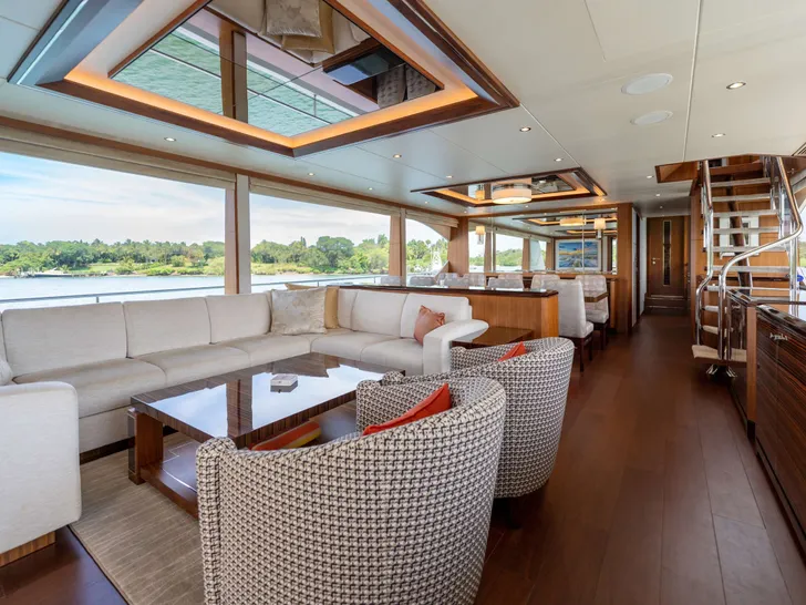 ZEPHYR Ocean Alexander 100 Crewed Motor Yacht Salon