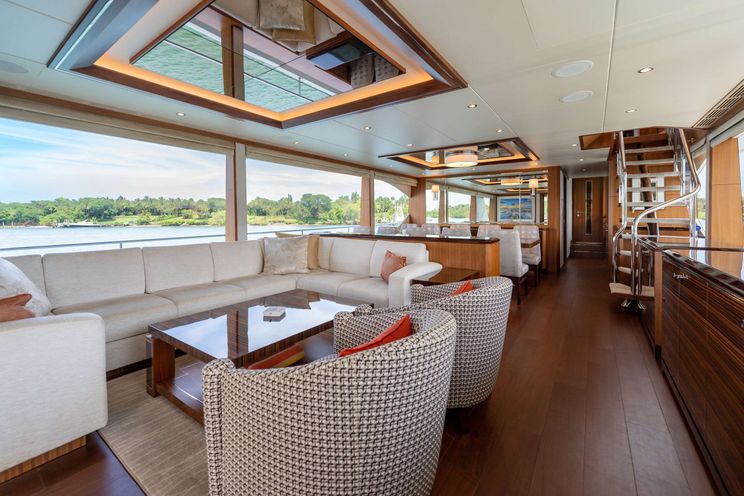 Charter Yacht ZEPHYR - Ocean Alexander 100 - 5 Cabins