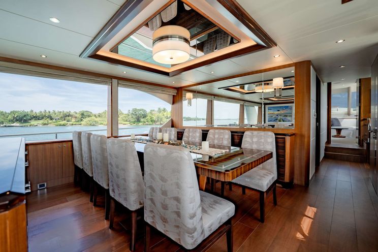 Charter Yacht ZEPHYR - Ocean Alexander 100 - 5 Cabins