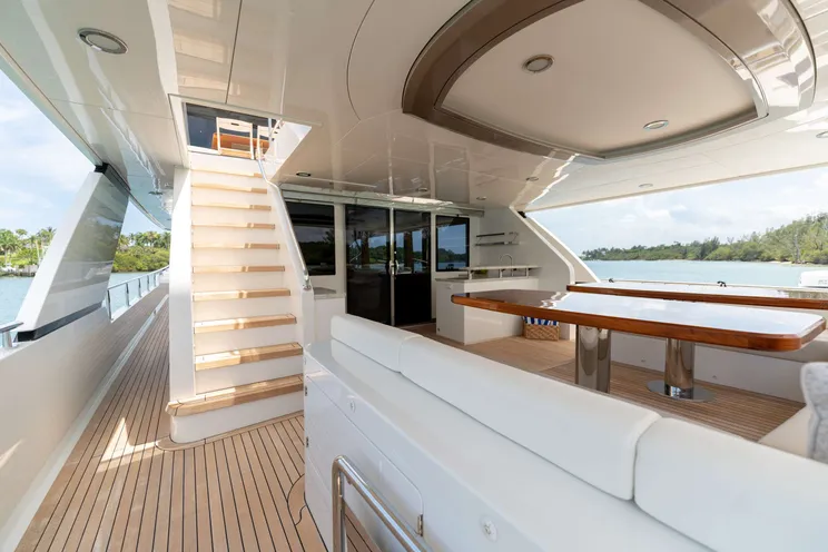 Charter Yacht ZEPHYR - Ocean Alexander 100 - 5 Cabins