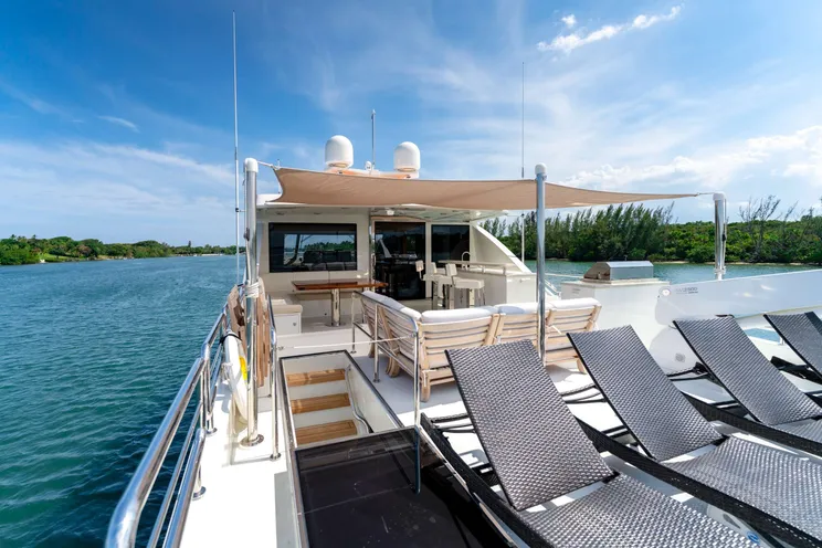 Charter Yacht ZEPHYR - Ocean Alexander 100 - 5 Cabins