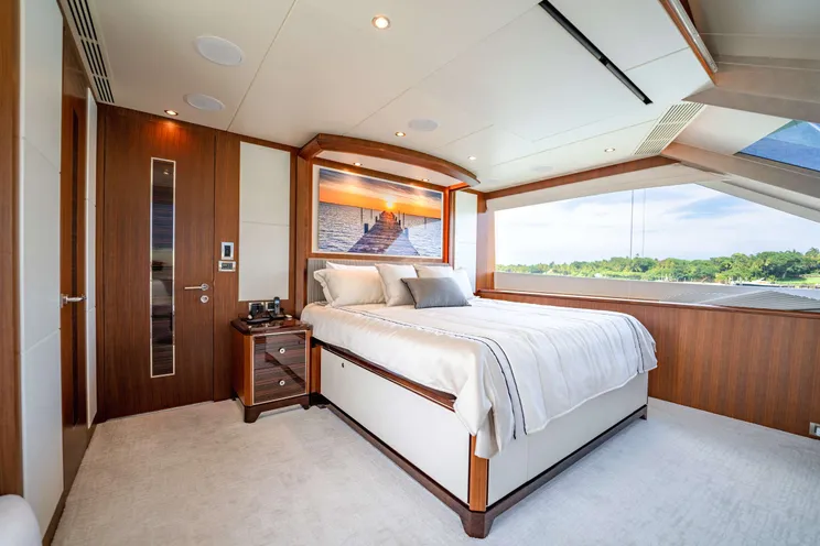 Charter Yacht ZEPHYR - Ocean Alexander 100 - 5 Cabins