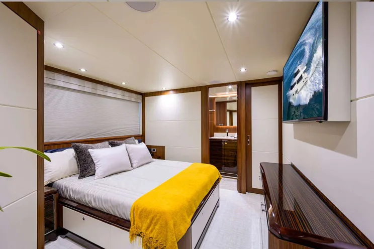 Charter Yacht ZEPHYR - Ocean Alexander 100 - 5 Cabins