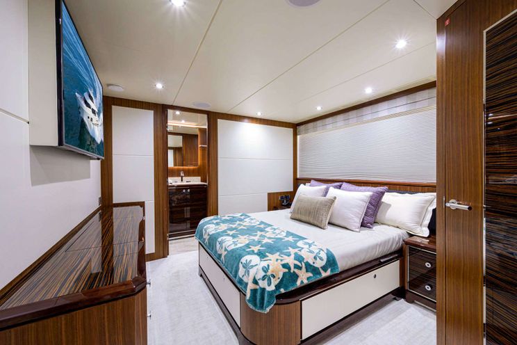 Charter Yacht ZEPHYR - Ocean Alexander 100 - 5 Cabins