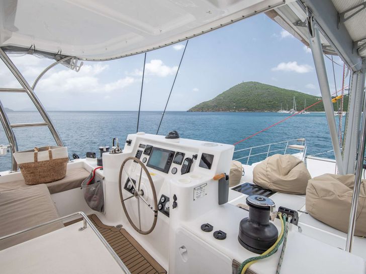 TAPAS - Royal Cape 570,helm TAPAS - Royal Cape 570,helm