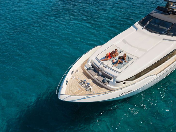 DAMARI Ferretti 960 - foredeck DAMARI Ferretti 960 - foredeck