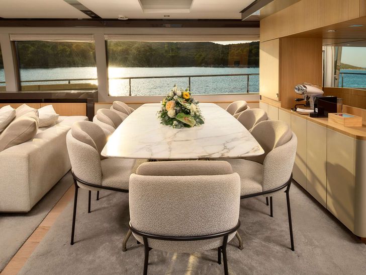 DAMARI Ferretti 960 - main dining area DAMARI Ferretti 960 - main dining area