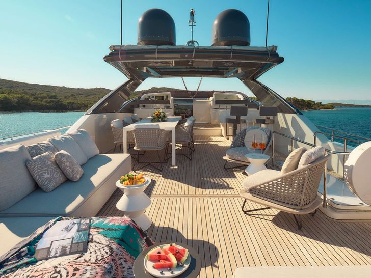 DAMARI Ferretti 960 - flybridge DAMARI Ferretti 960 - flybridge