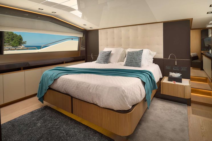 Charter Yacht DAMARI - Ferretti 960 - 5 Cabins - Cannes - St Tropez - Nice - Antibes - Monaco - French Riviera