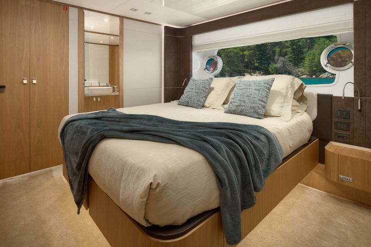 Charter Yacht DAMARI - Ferretti 960 - 5 Cabins - Cannes - St Tropez - Nice - Antibes - Monaco - French Riviera