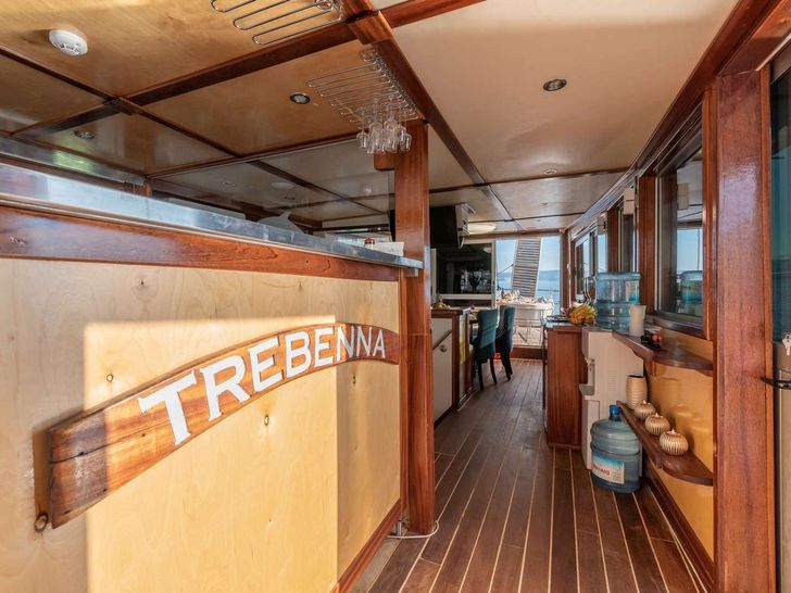 TREBENNA Custom Sailing Yacht 23m - entrance hallway TREBENNA Custom Sailing Yacht 23m - entrance hallway